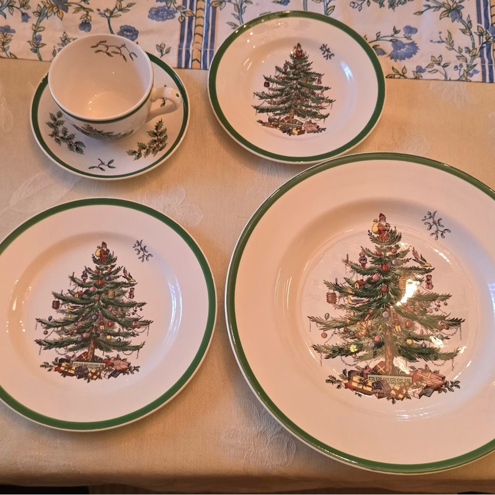 Spode Festive Green and White Dinnerware Set